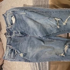 Cropped distressed jeans
